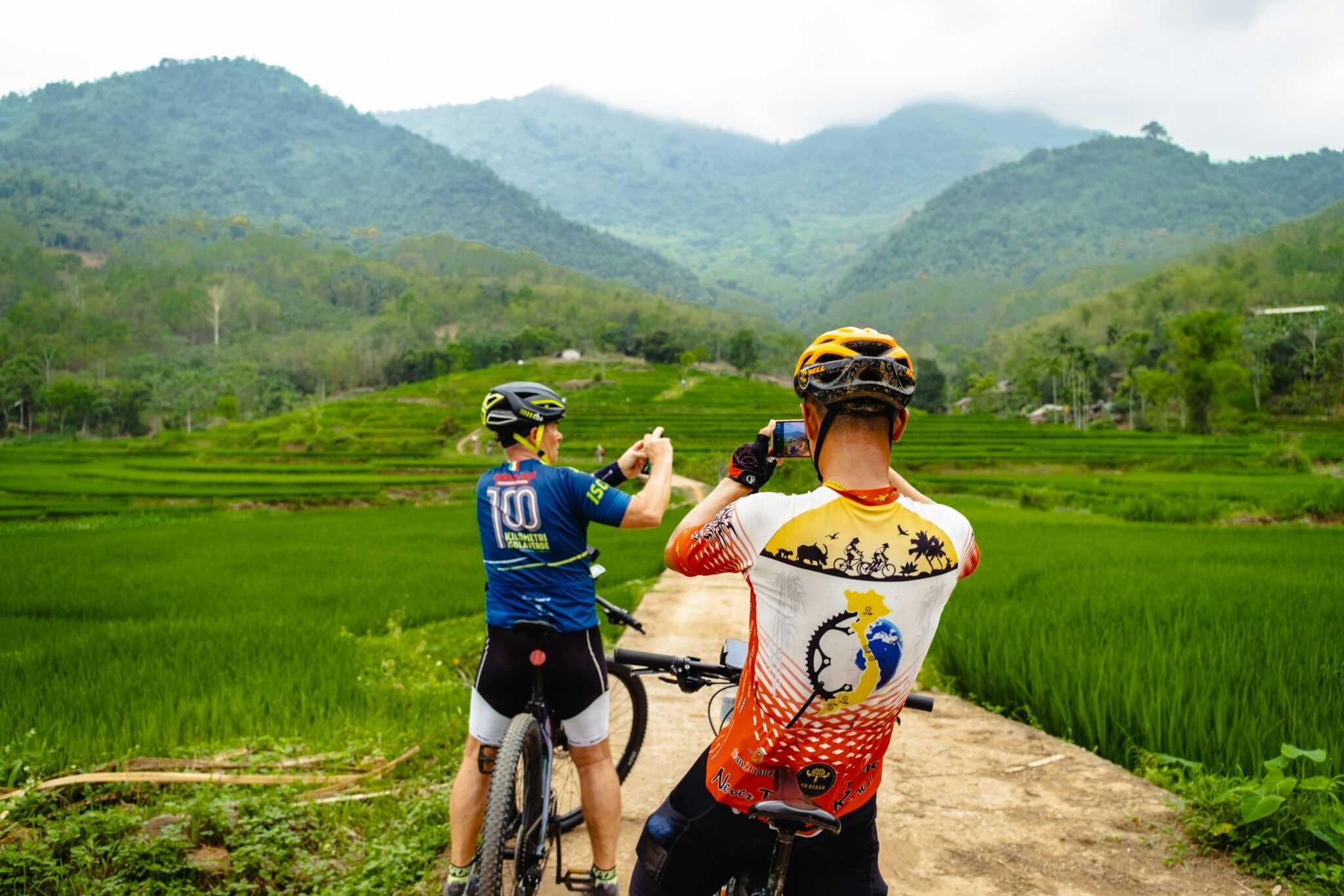 Mr biker saigon 3O i 8iW 5M unsplash